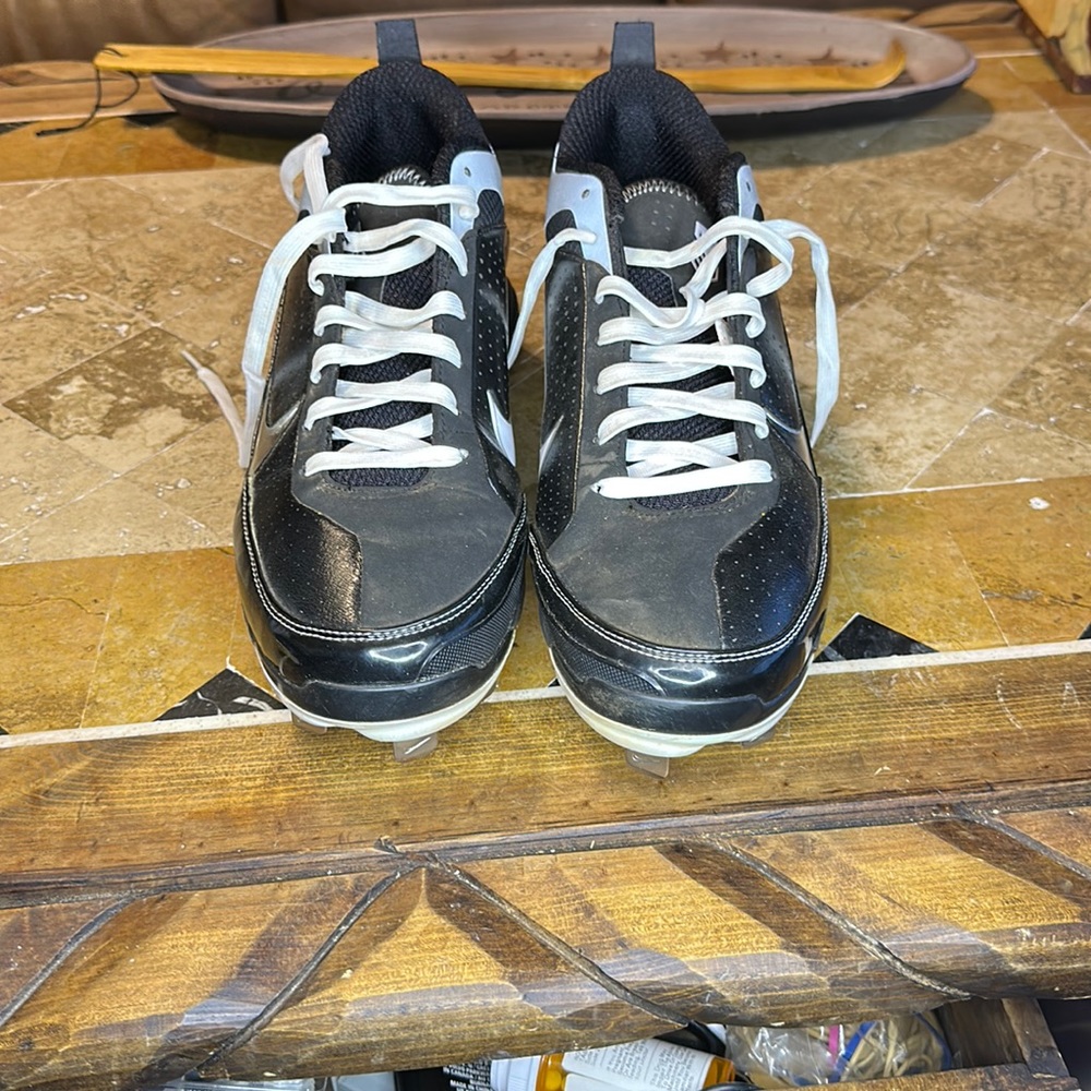 Men’s Nike air show basketball cleats size 11.5